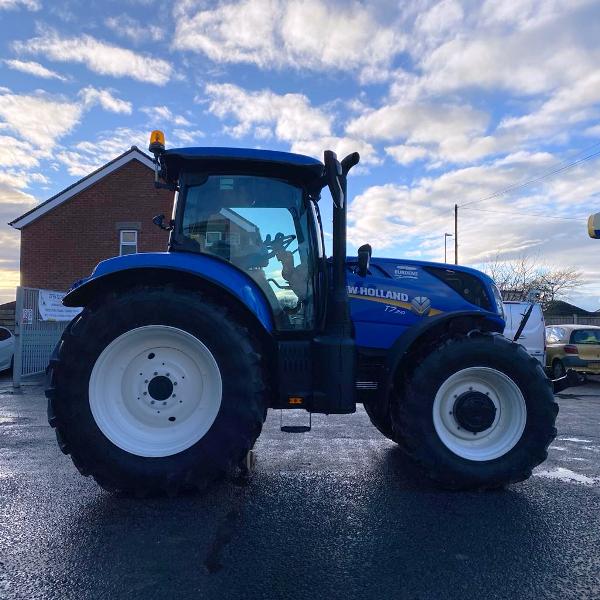 New Holland T7.210 Auto Command Tractor for sale